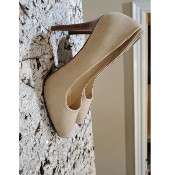 Forever 21 beige seude heels - Picture 3 of 7